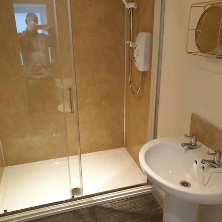 Comfortable Ground Floor Studio Apartment. *