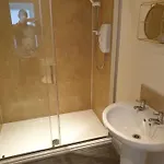 Comfortable Ground Floor Studio Apartment. *
